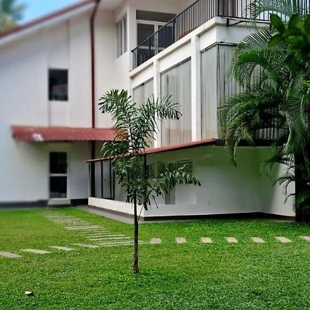 Urban Breeze Hotel Kundasale Exterior photo