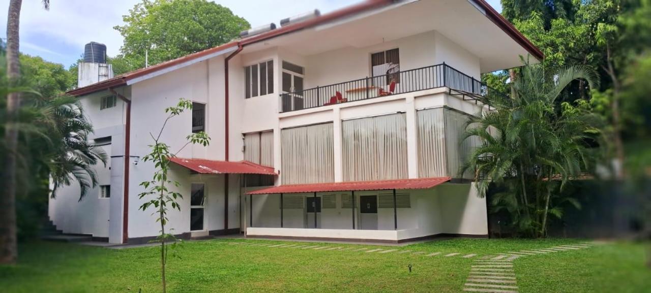 Urban Breeze Hotel Kundasale Exterior photo