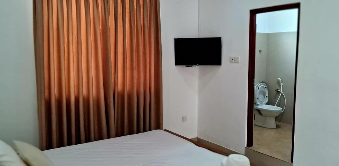 Urban Breeze Hotel Kundasale Exterior photo